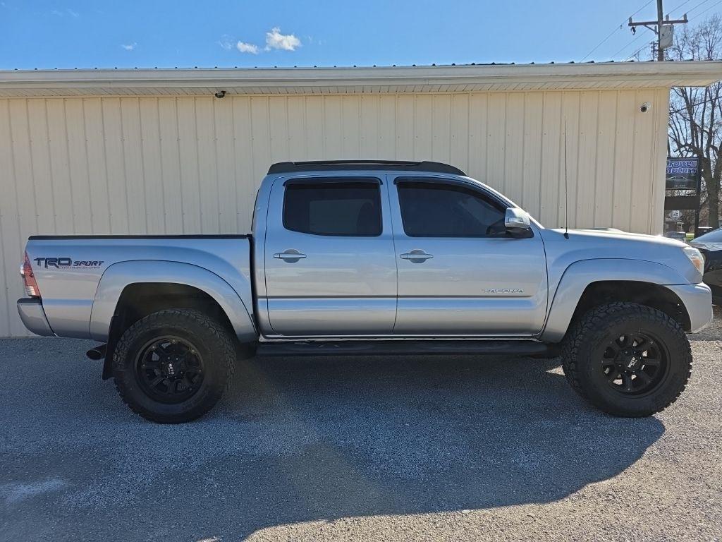 Toyota Tacoma 4WD Double Cab V6 AT (Natl) 2015