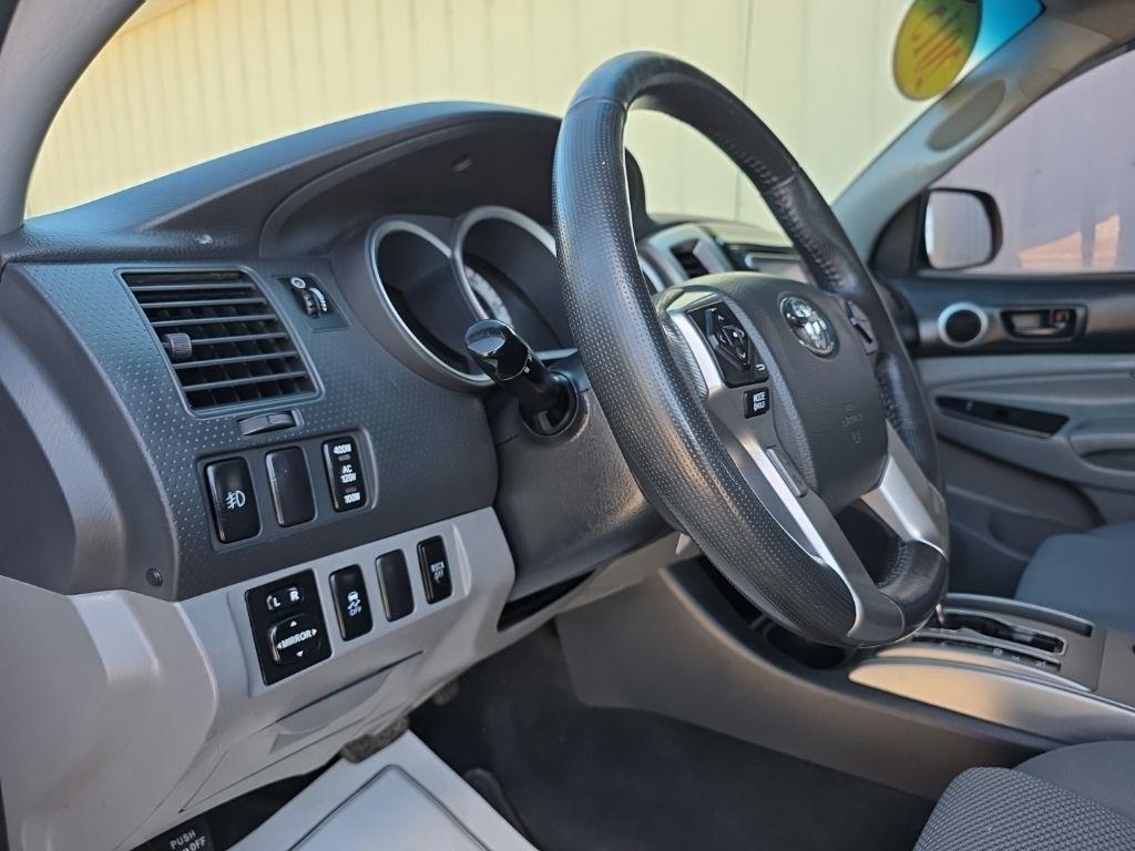 Toyota Tacoma 4WD Double Cab V6 AT (Natl) 2015