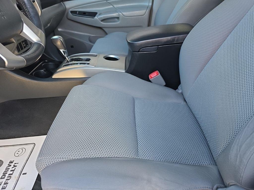 Toyota Tacoma 4WD Double Cab V6 AT (Natl) 2015