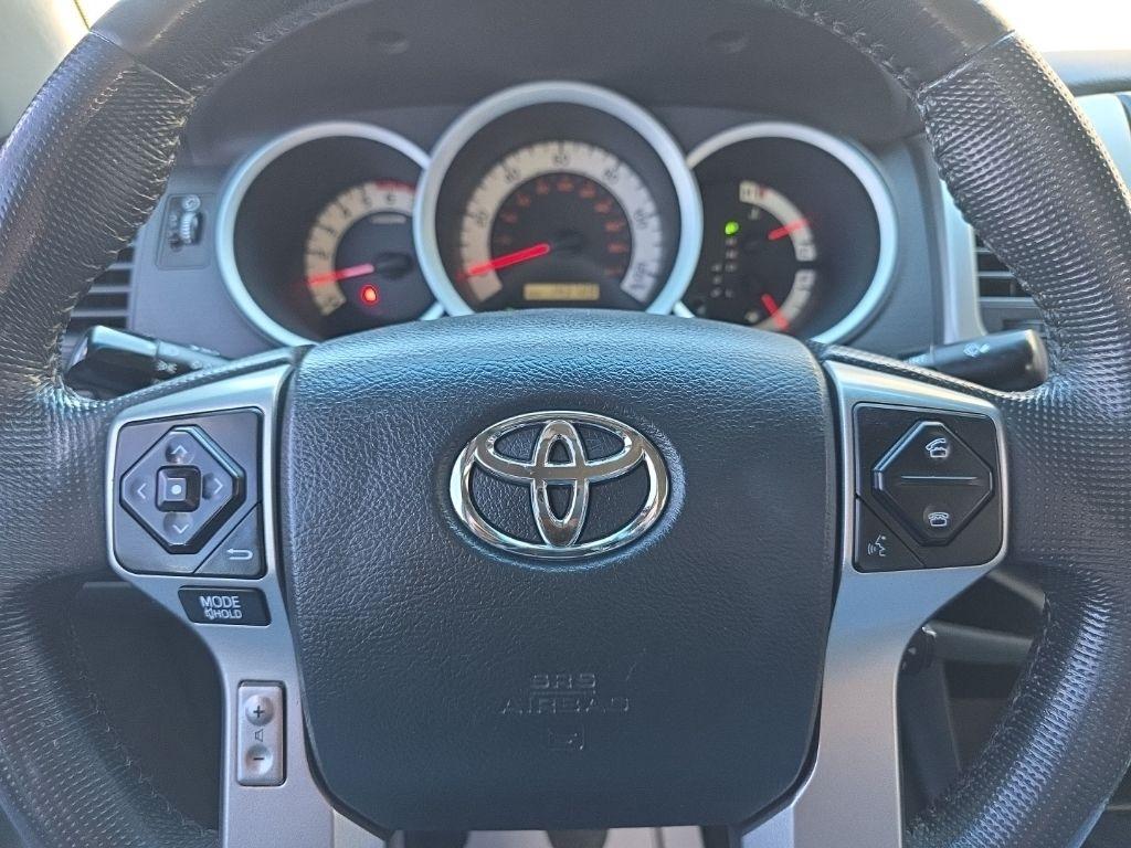 Toyota Tacoma 4WD Double Cab V6 AT (Natl) 2015