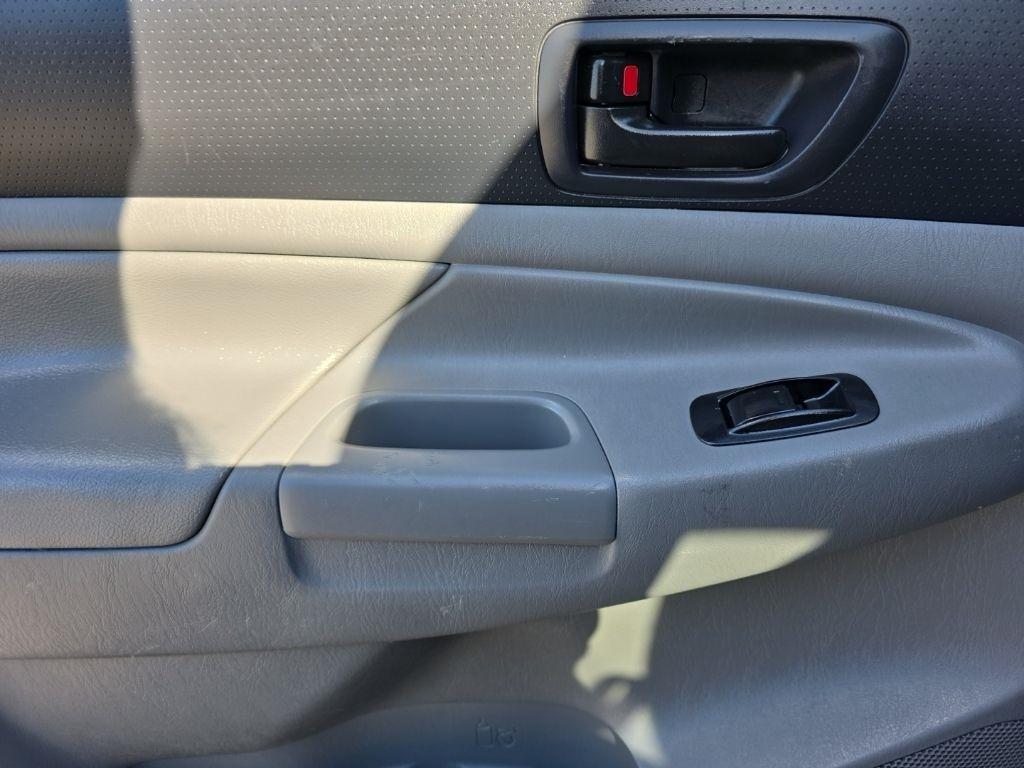 Toyota Tacoma 4WD Double Cab V6 AT (Natl) 2015