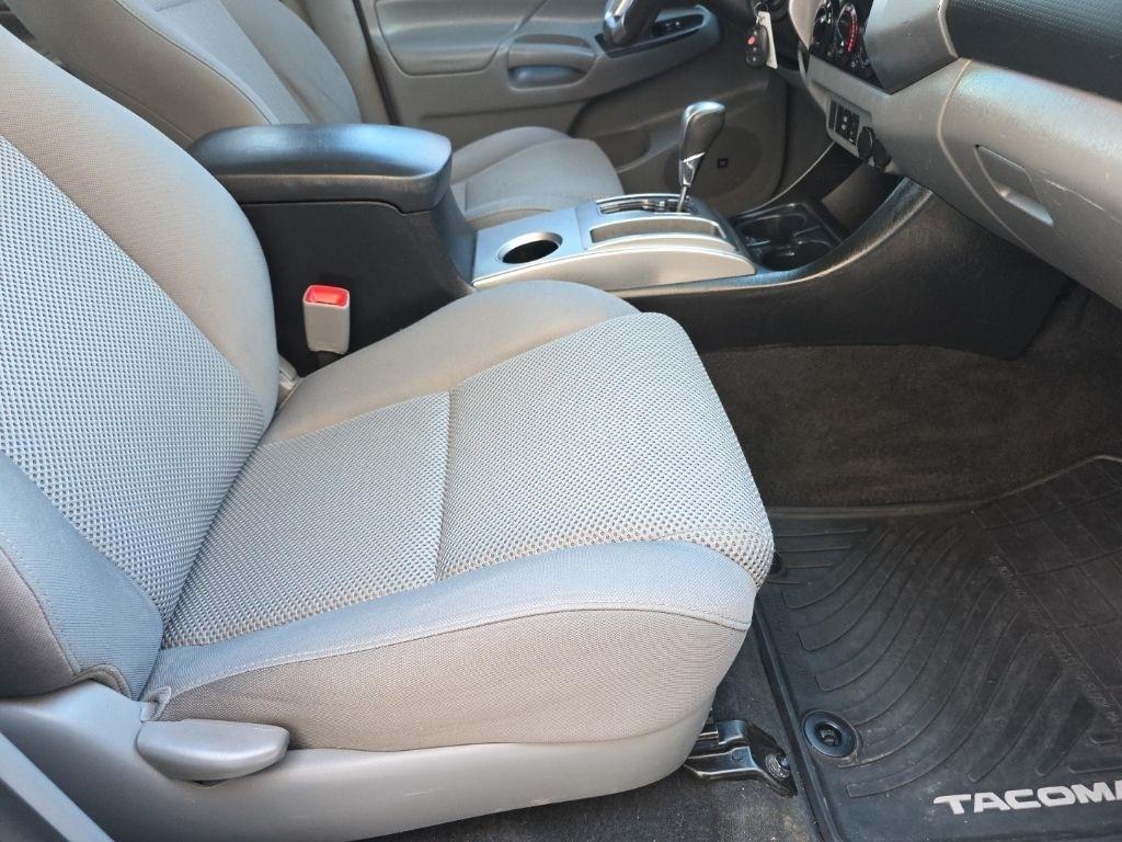 Toyota Tacoma 4WD Double Cab V6 AT (Natl) 2015