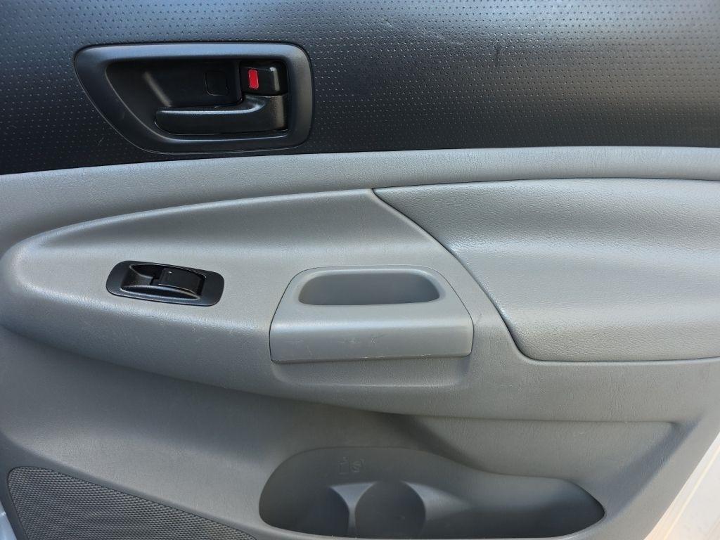 Toyota Tacoma 4WD Double Cab V6 AT (Natl) 2015