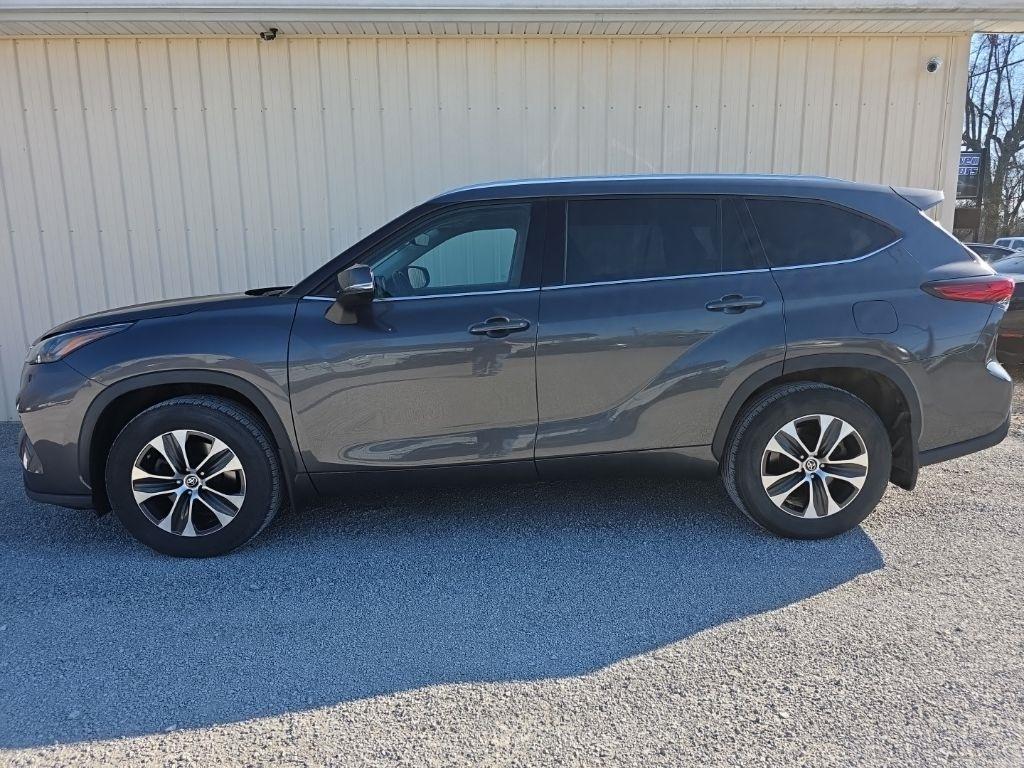 Toyota Highlander XLE AWD (Natl) 2022