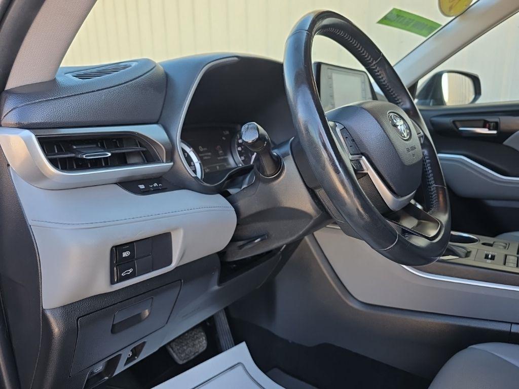 Toyota Highlander XLE AWD (Natl) 2022