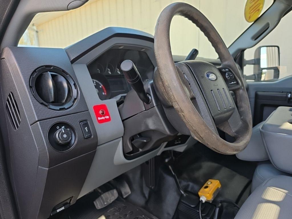 Ford Super Duty F-450 DRW XL 4WD Reg Cab 145" WB 60" CA 2016