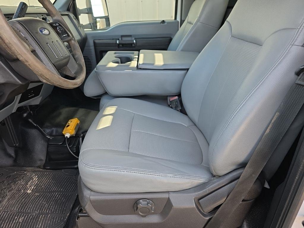 Ford Super Duty F-450 DRW XL 4WD Reg Cab 145" WB 60" CA 2016