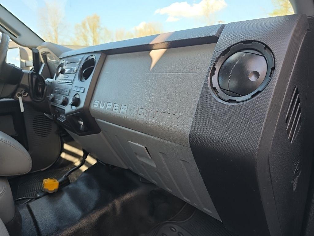 Ford Super Duty F-450 DRW XL 4WD Reg Cab 145" WB 60" CA 2016