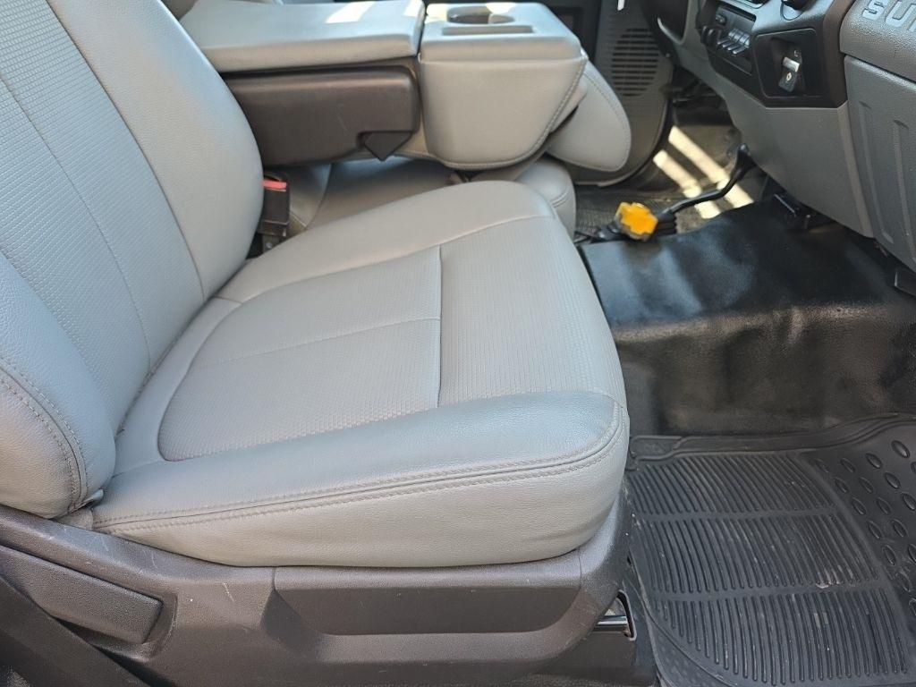 Ford Super Duty F-450 DRW XL 4WD Reg Cab 145" WB 60" CA 2016