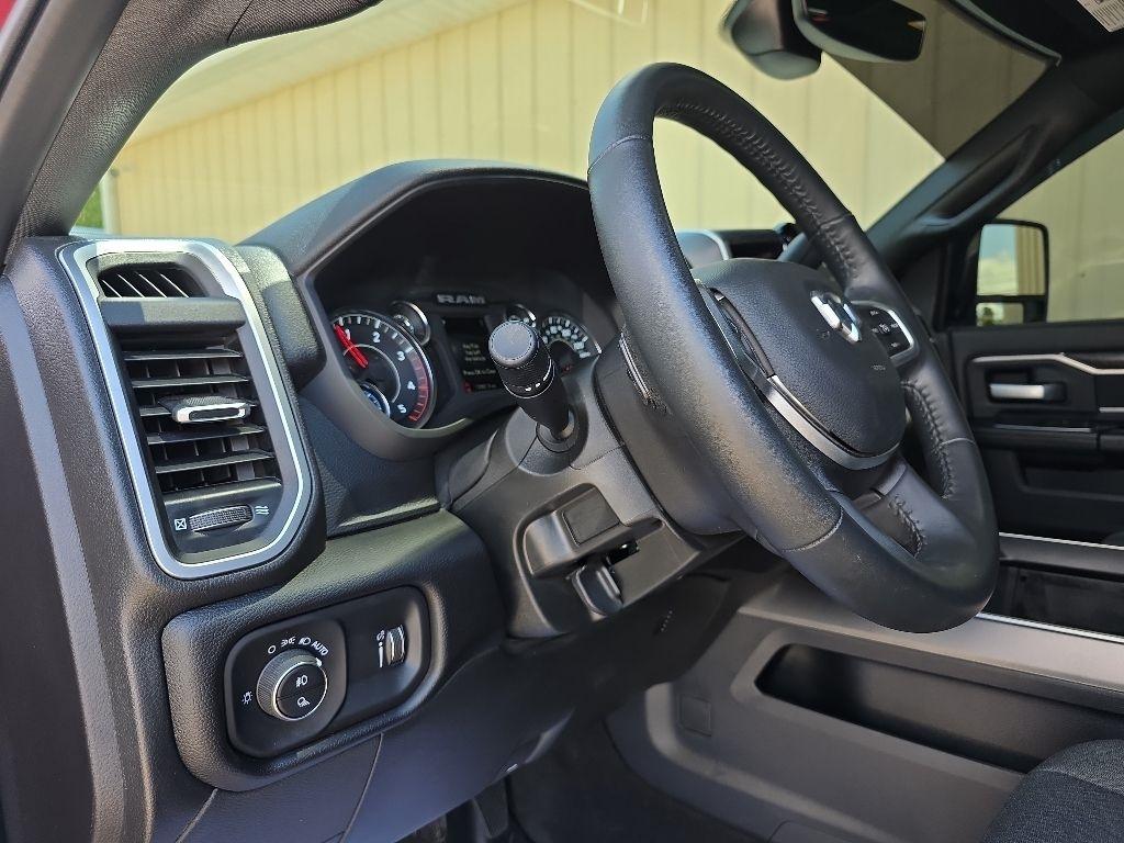 RAM 2500 Big Horn 4x4 Crew Cab 6'4" Box 2024