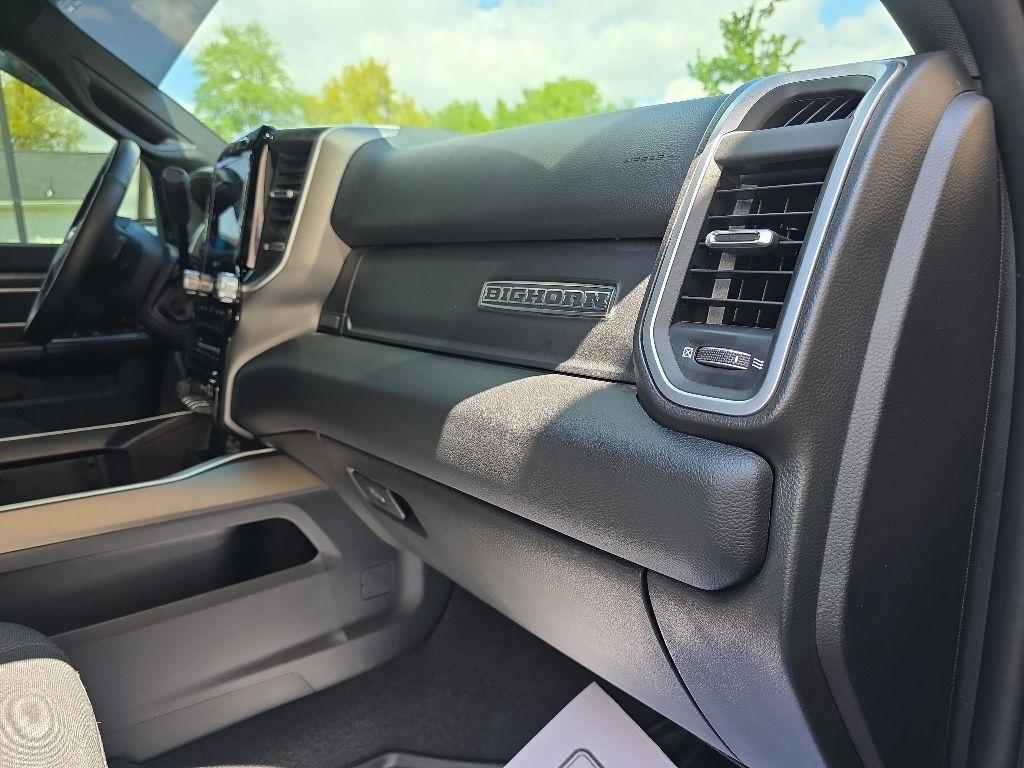 RAM 2500 Big Horn 4x4 Crew Cab 6'4" Box 2024