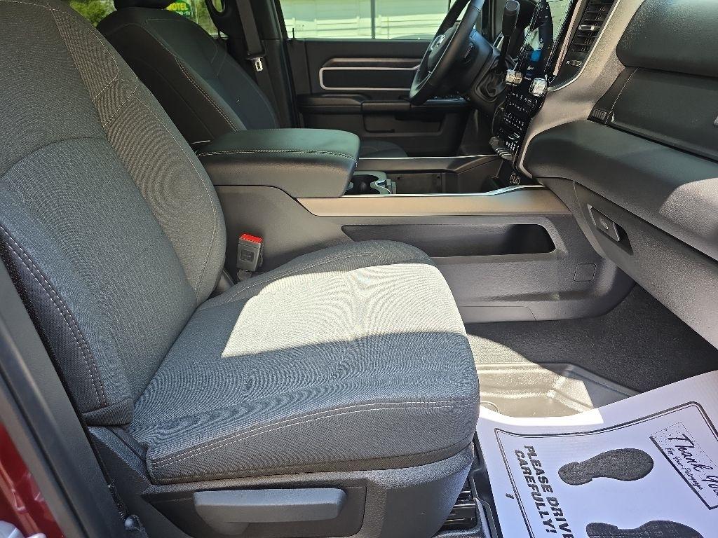 RAM 2500 Big Horn 4x4 Crew Cab 6'4" Box 2024