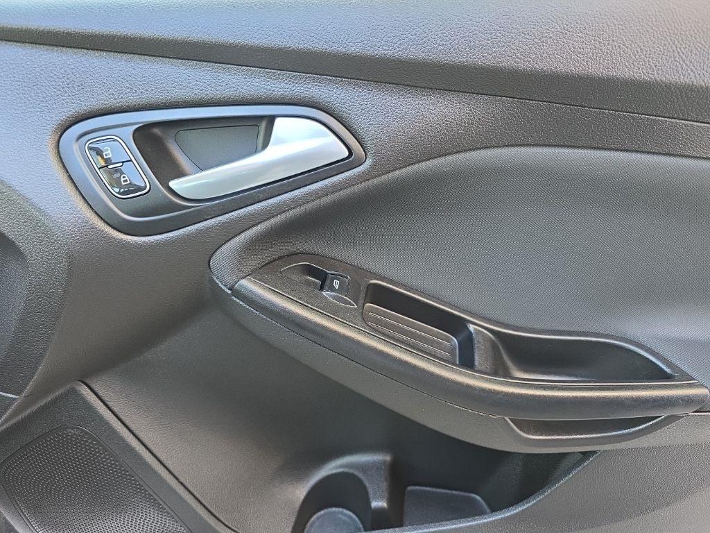 Ford Focus SE Sedan 2017