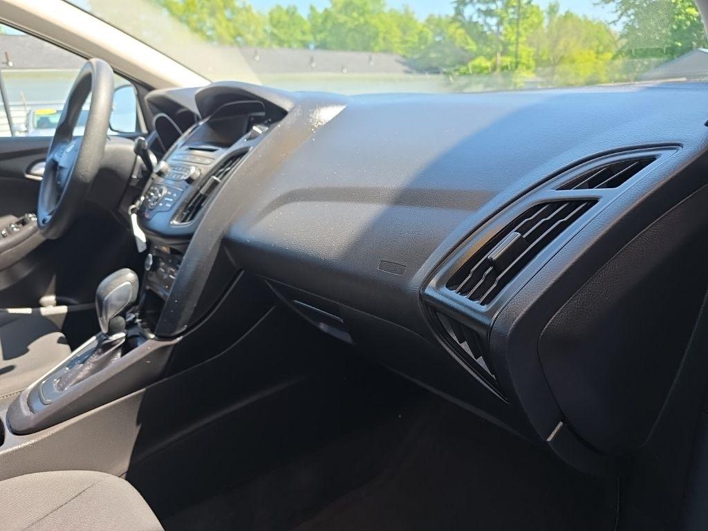 Ford Focus SE Sedan 2017