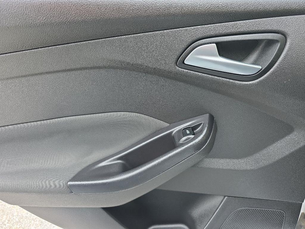 Ford Focus 4dr Sdn SE 2015