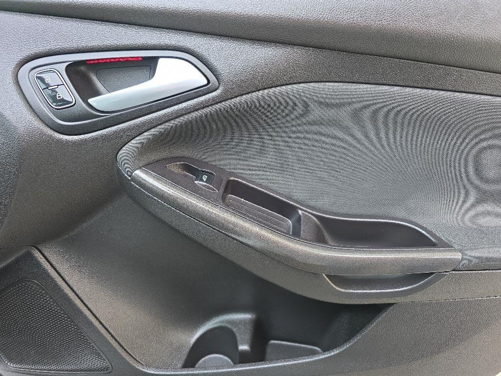 Ford Focus 4dr Sdn SE 2015