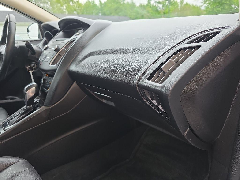 Ford Focus 4dr Sdn SE 2015