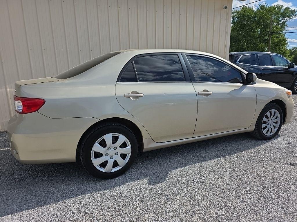 Toyota Corolla 4dr Sdn Auto LE Special Edition (Natl) 2013