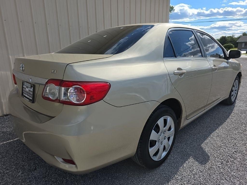 Toyota Corolla 4dr Sdn Auto LE Special Edition (Natl) 2013