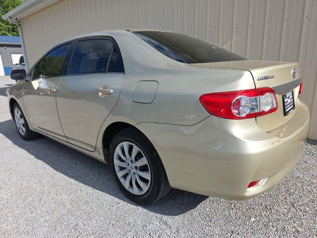 Toyota Corolla 4dr Sdn Auto LE Special Edition (Natl) 2013