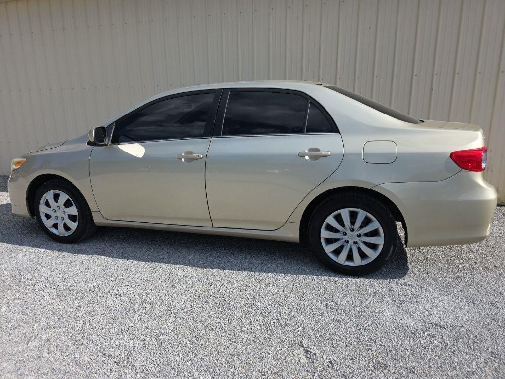 Toyota Corolla 4dr Sdn Auto LE Special Edition (Natl) 2013