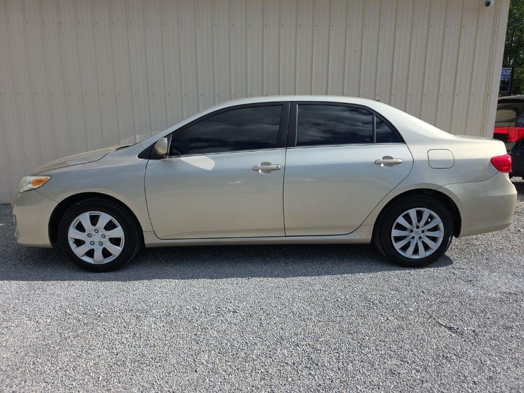 Toyota Corolla 4dr Sdn Auto LE Special Edition (Natl) 2013