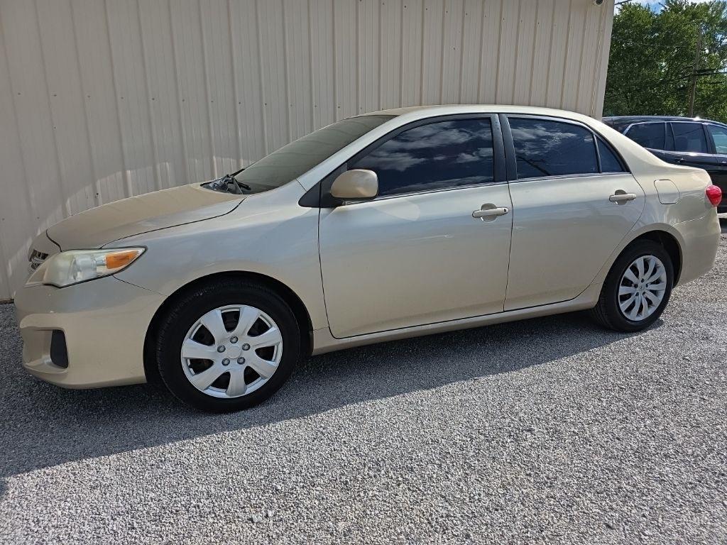 Toyota Corolla 4dr Sdn Auto LE Special Edition (Natl) 2013