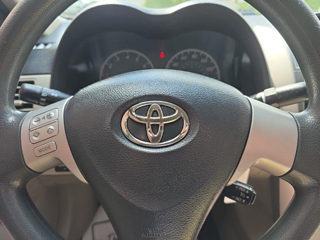 Toyota Corolla 4dr Sdn Auto LE Special Edition (Natl) 2013