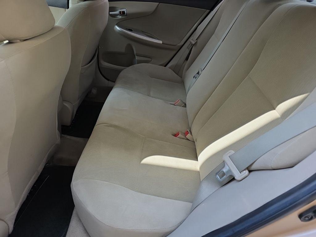 Toyota Corolla 4dr Sdn Auto LE Special Edition (Natl) 2013