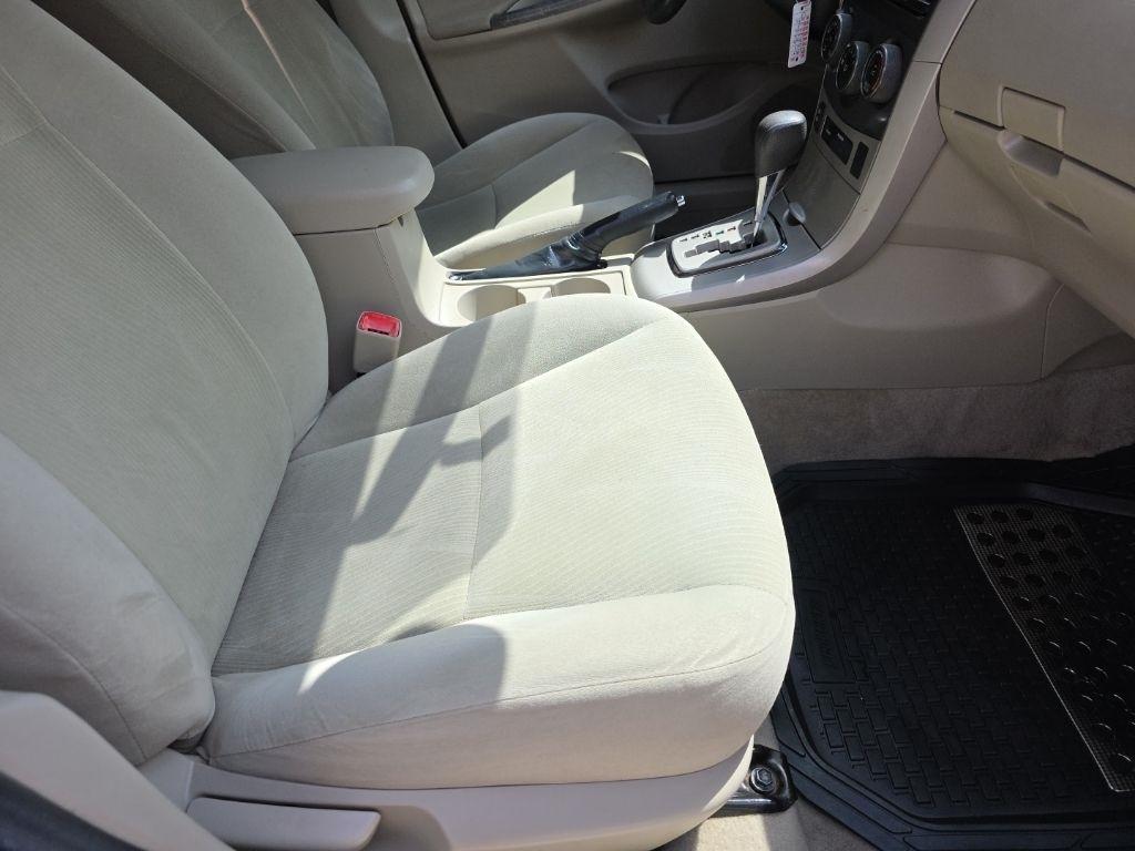Toyota Corolla 4dr Sdn Auto LE Special Edition (Natl) 2013