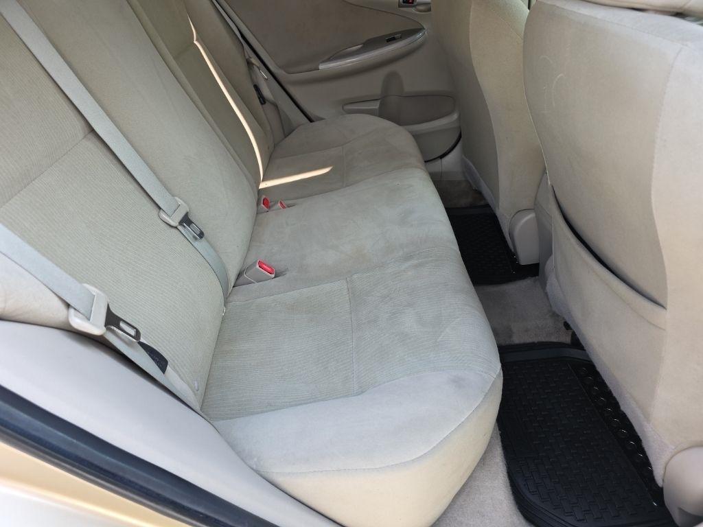 Toyota Corolla 4dr Sdn Auto LE Special Edition (Natl) 2013