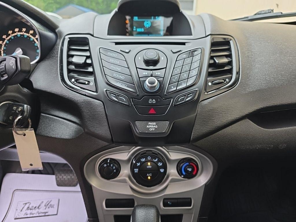 Ford Fiesta 4dr Sdn SE 2015