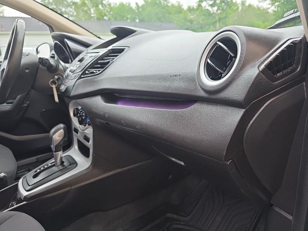 Ford Fiesta 4dr Sdn SE 2015