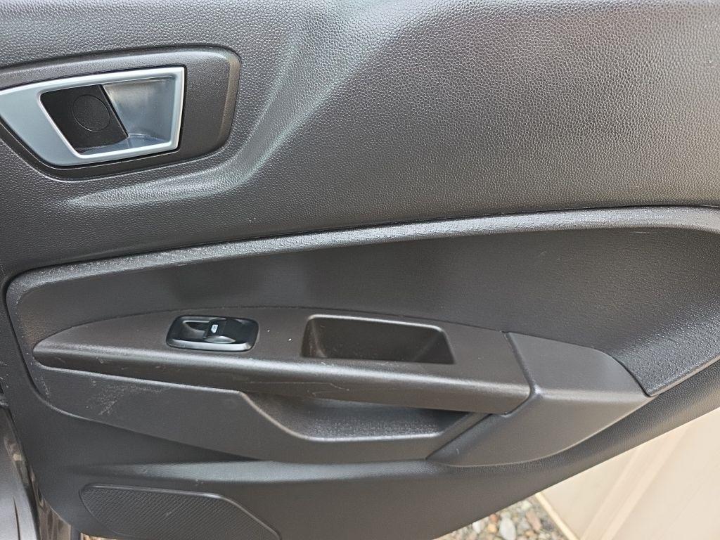 Ford Fiesta 4dr Sdn SE 2015