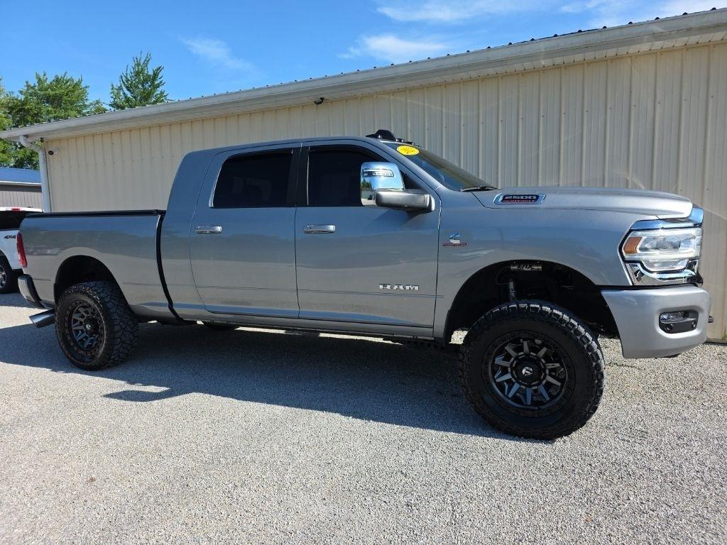 RAM 2500 Laramie 4x4 Mega Cab 6'4" Box 2023