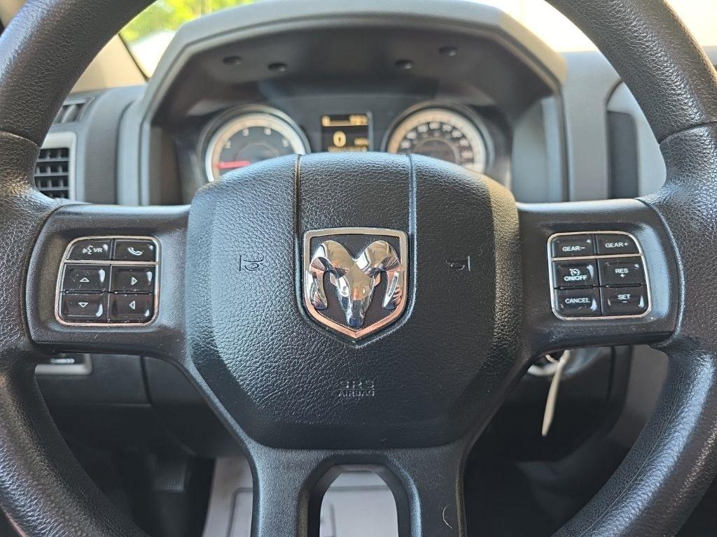 RAM 1500 4WD Quad Cab 140.5" Express 2016