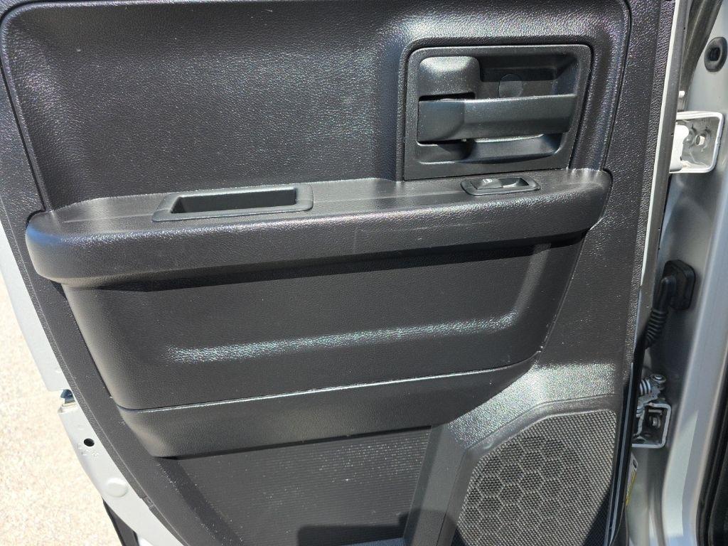 RAM 1500 4WD Quad Cab 140.5" Express 2016