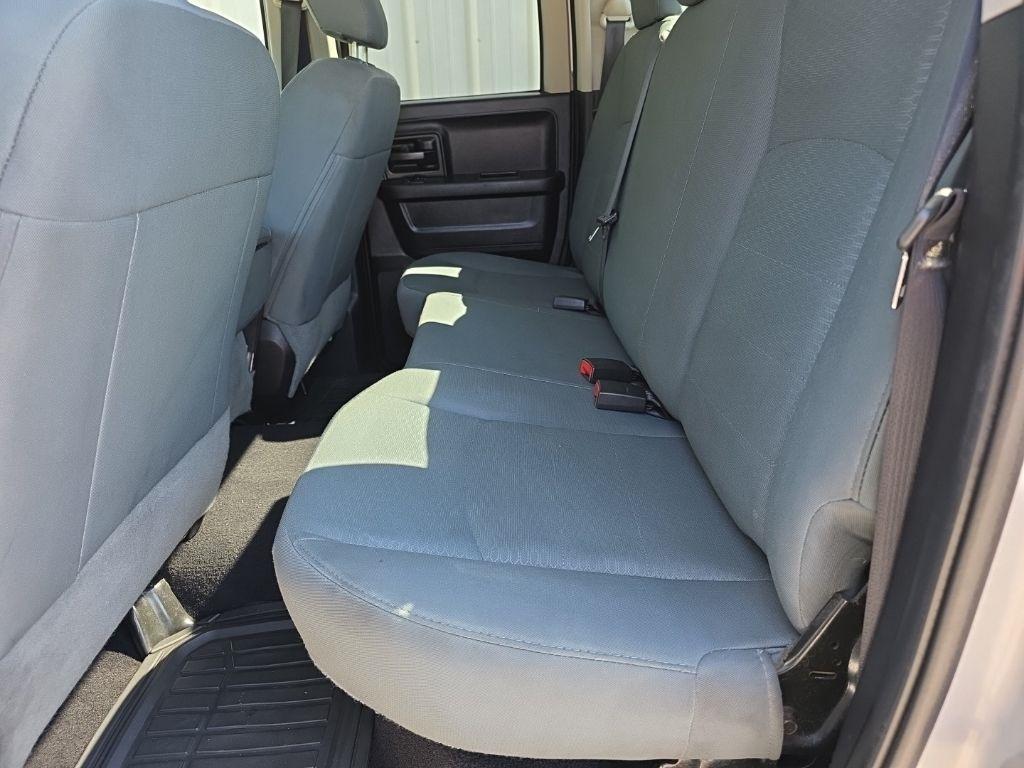 RAM 1500 4WD Quad Cab 140.5" Express 2016