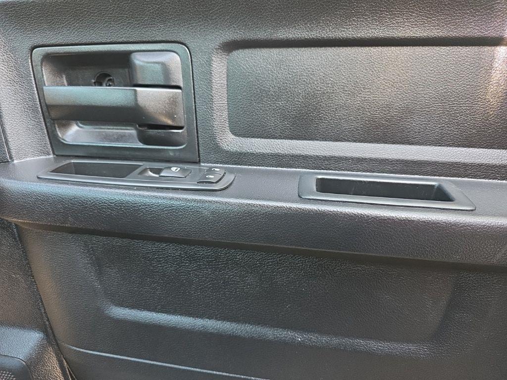 RAM 1500 4WD Quad Cab 140.5" Express 2016