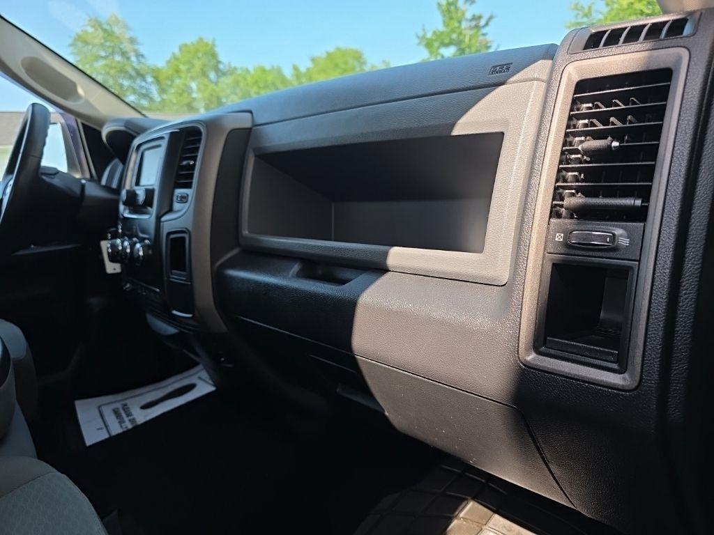 RAM 1500 4WD Quad Cab 140.5" Express 2016