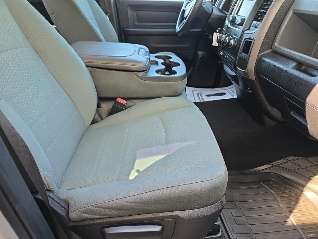RAM 1500 4WD Quad Cab 140.5" Express 2016