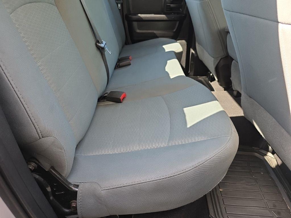 RAM 1500 4WD Quad Cab 140.5" Express 2016