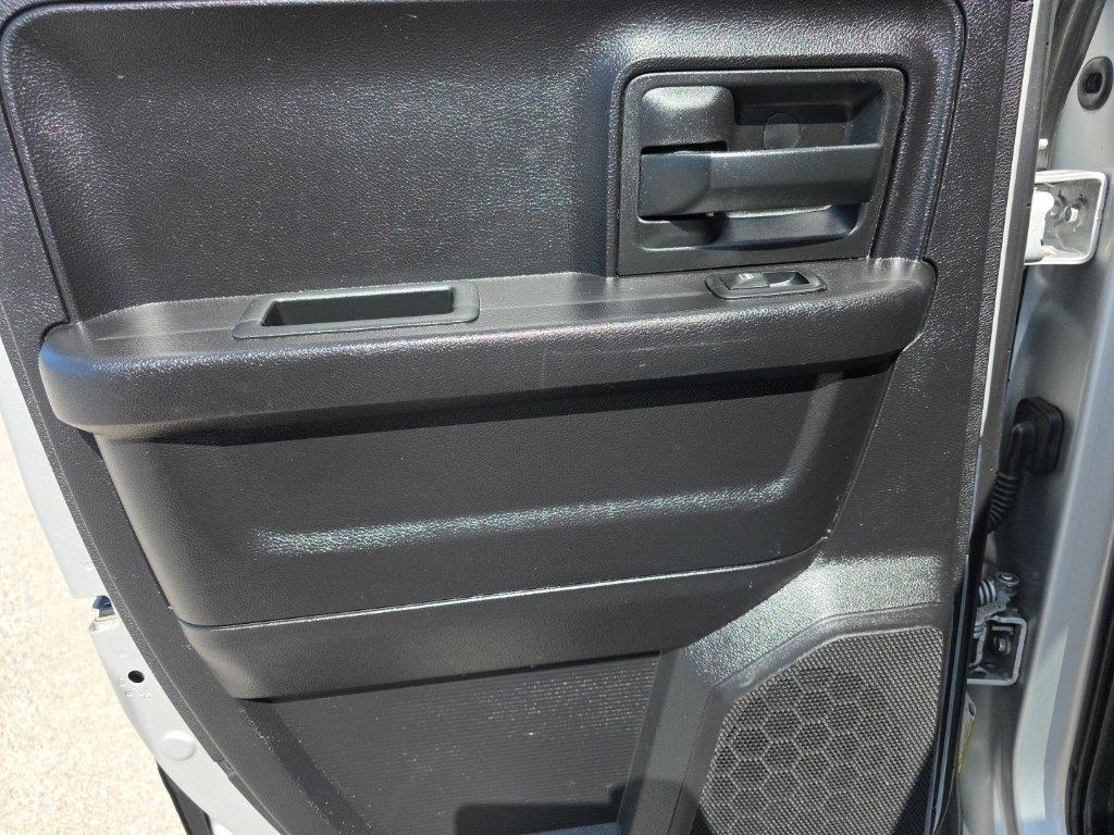 RAM 1500 4WD Quad Cab 140.5" Express 2016
