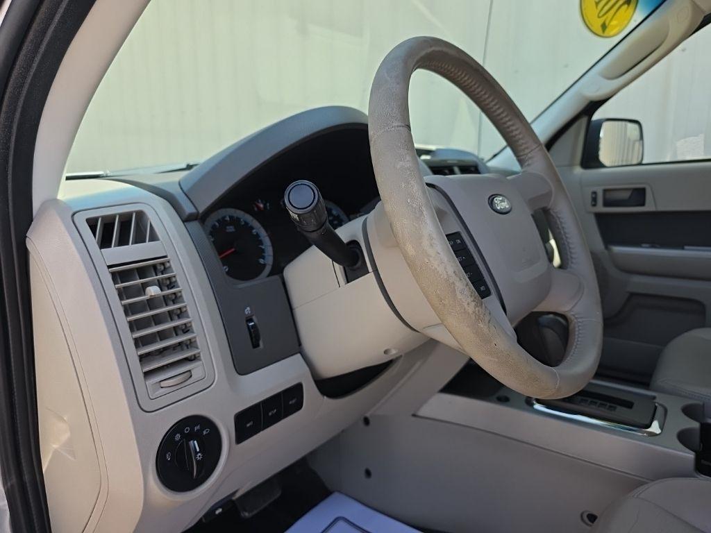 Ford Escape FWD 4dr XLT 2010