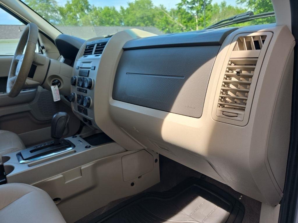 Ford Escape FWD 4dr XLT 2010