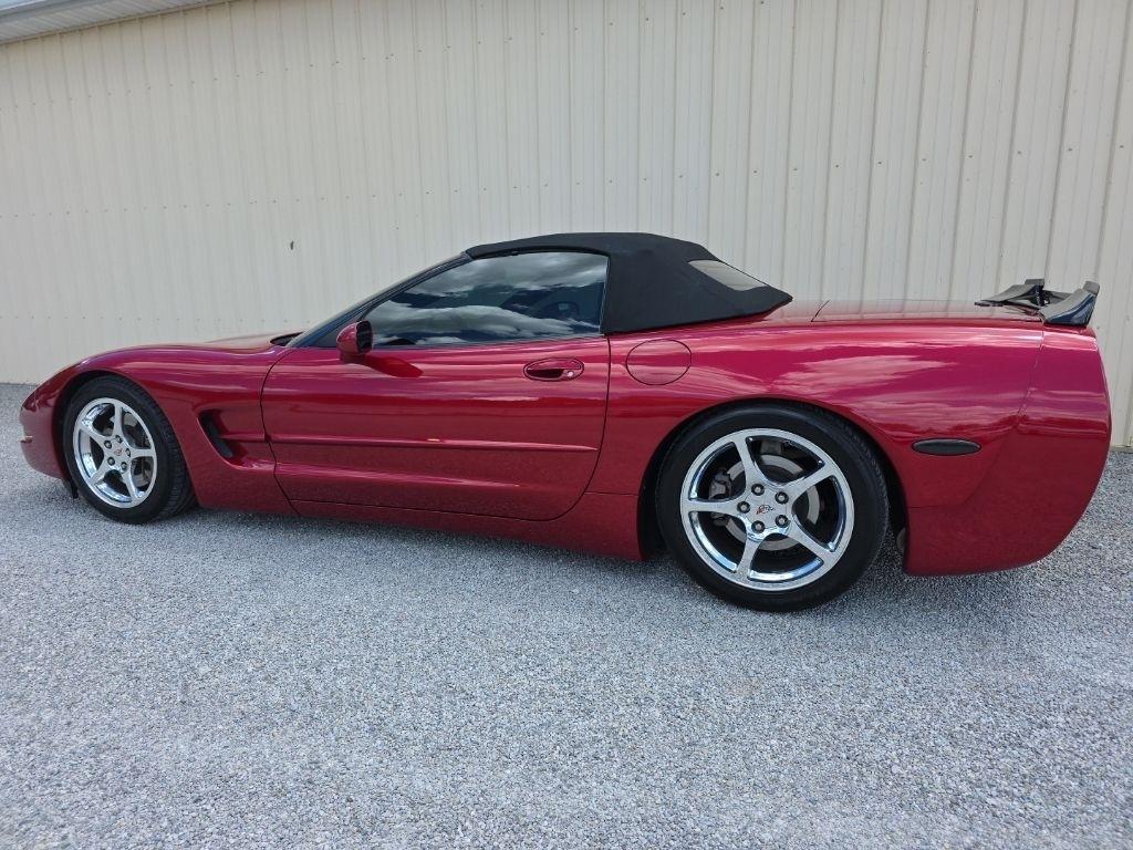 Chevrolet Corvette 2dr Convertible 2004