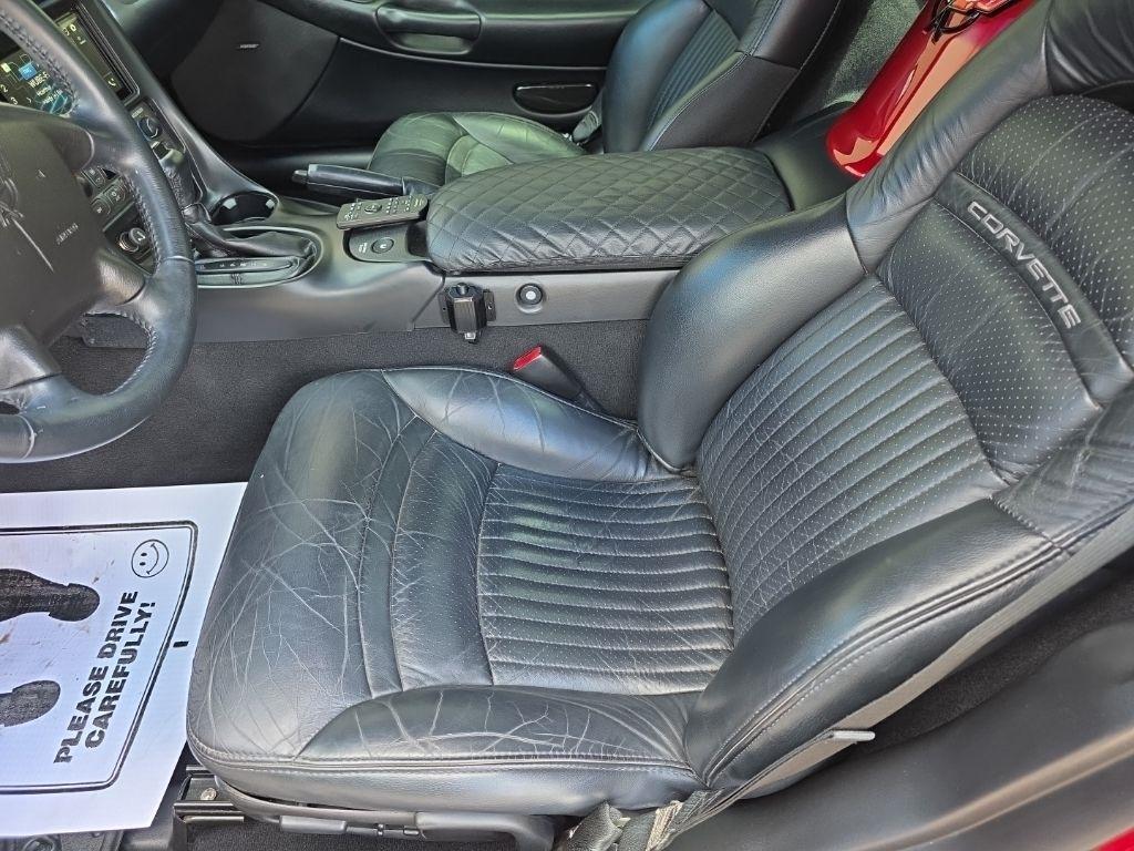 Chevrolet Corvette 2dr Convertible 2004