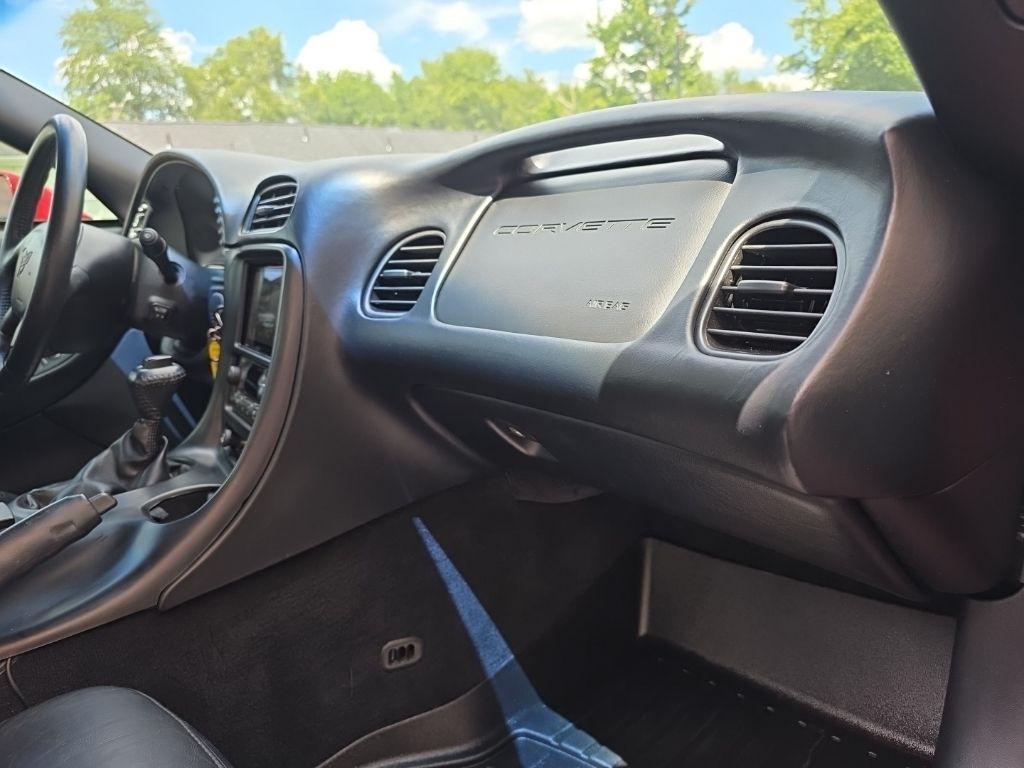 Chevrolet Corvette 2dr Convertible 2004