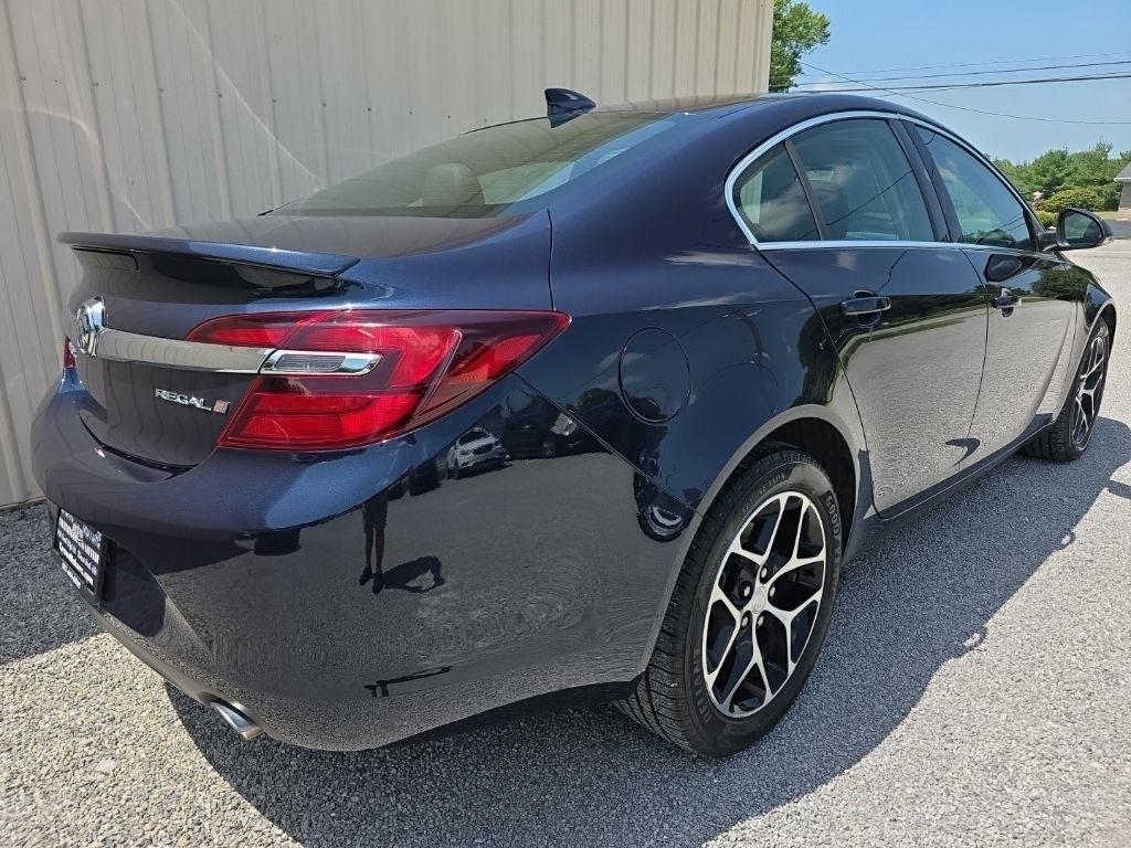 Buick Regal 4dr Sdn Sport Touring FWD 2017