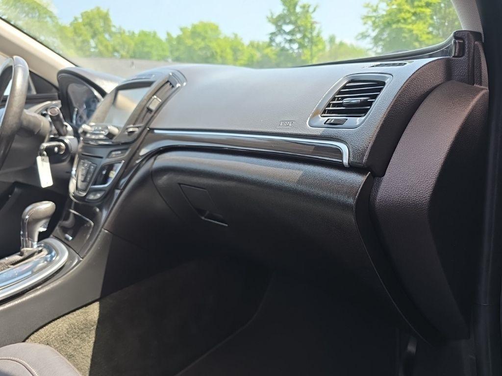 Buick Regal 4dr Sdn Sport Touring FWD 2017